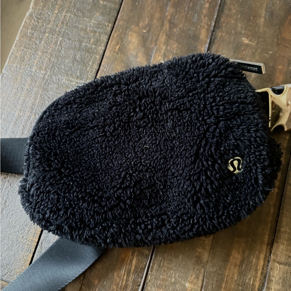Lululemon Black Teddy Belt Bag